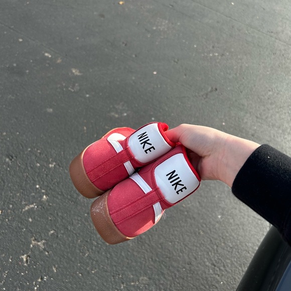 Nike Blazers - Picture 2 of 5